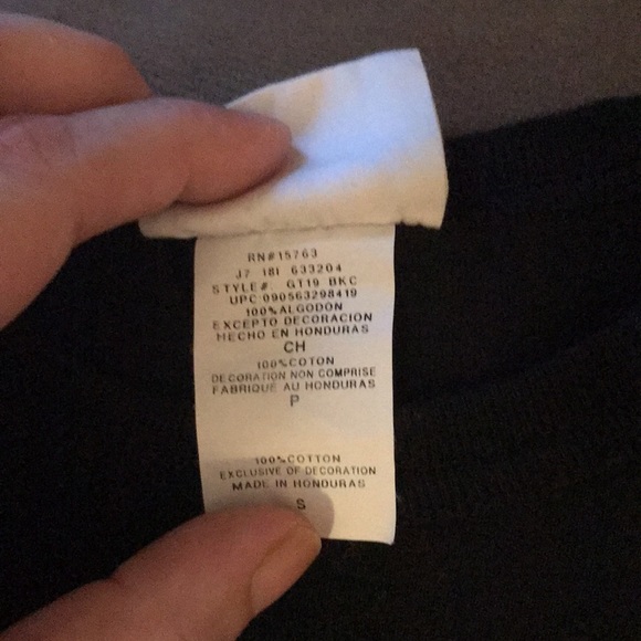 CHAMPION-blk t-shirt: EUC (S) - Picture 4 of 4